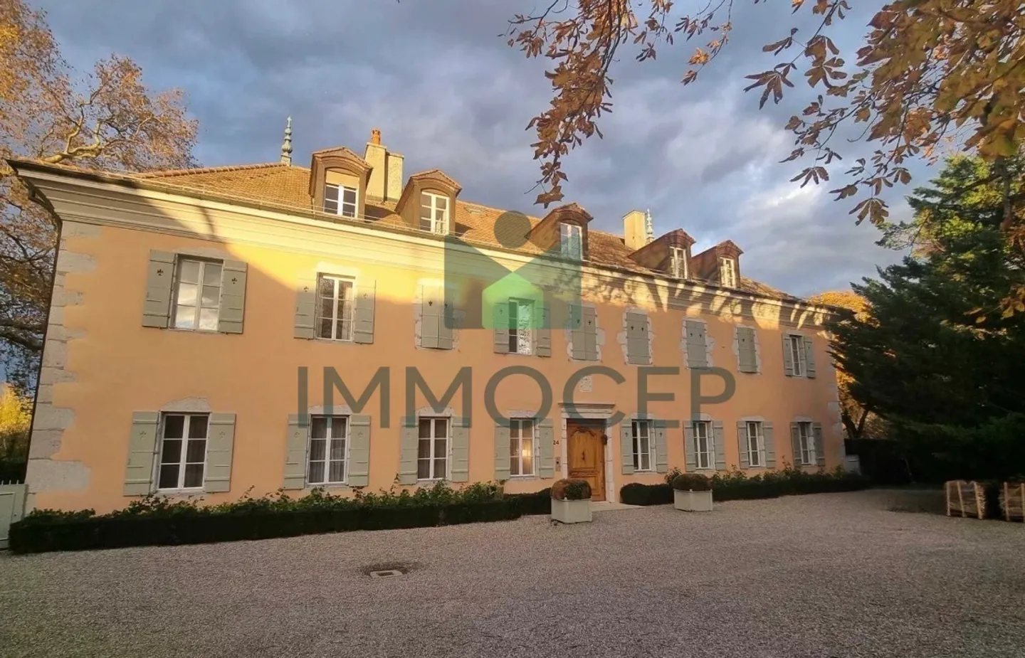 Appartement d'exception 2 chambres au sein du Château du Veyrier - Foto 8 di 9
