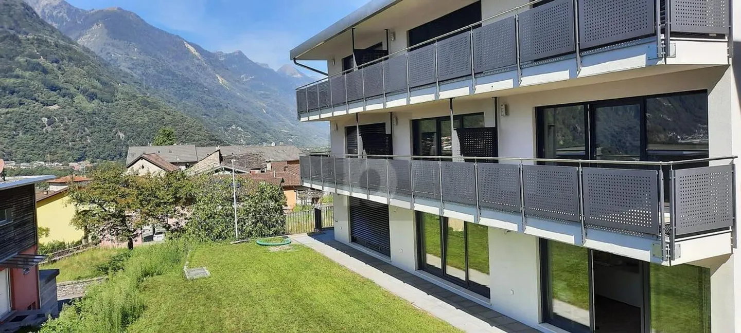 Duplex Elegante ad Arbedo - Foto 1 di 5