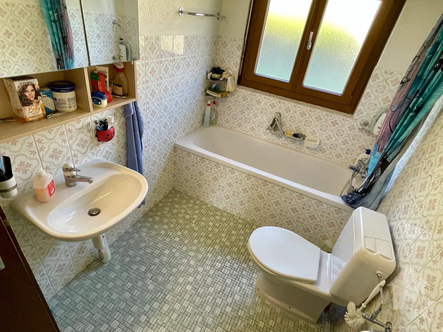 Sehr angenehme 4,5 Zimmer mit Balkon/Terrasse nach Süden und 2 Parkplätzen - Foto 8 von 13