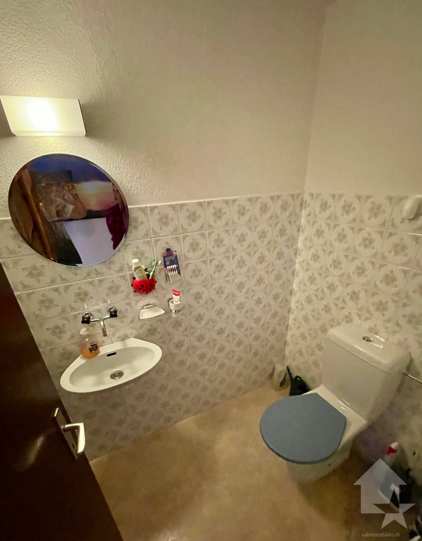 Sehr angenehme 4,5 Zimmer mit Balkon/Terrasse nach Süden und 2 Parkplätzen - Foto 9 von 13