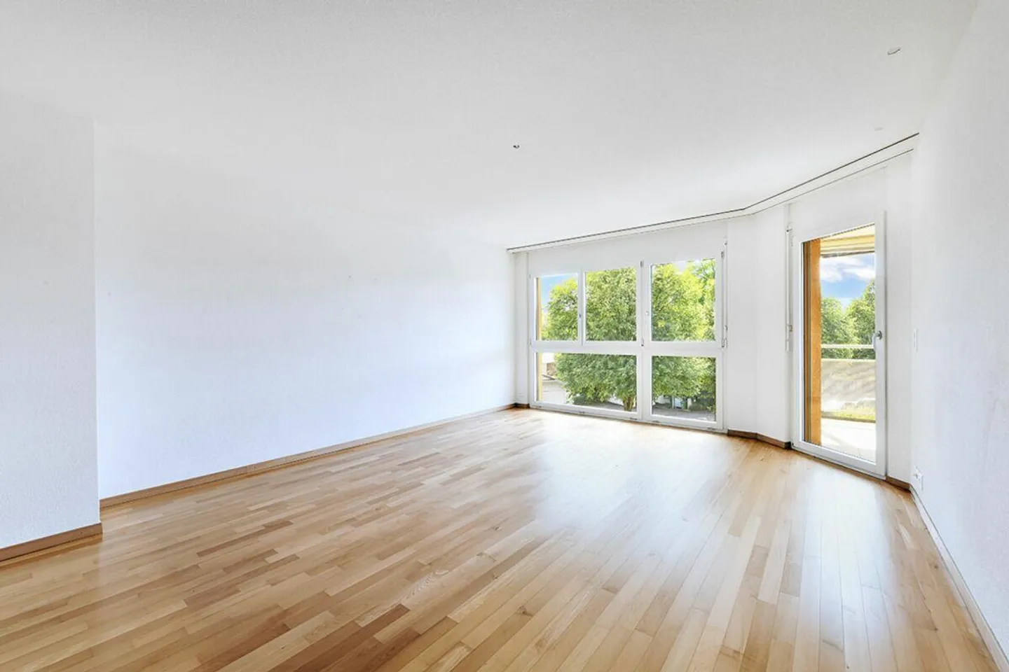 Well-maintained 4.5-room condominium in an ideal location with a large balcony - Photo 11 of 14