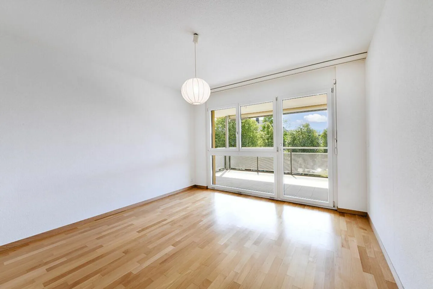 Well-maintained 4.5-room condominium in an ideal location with a large balcony - Photo 12 of 14