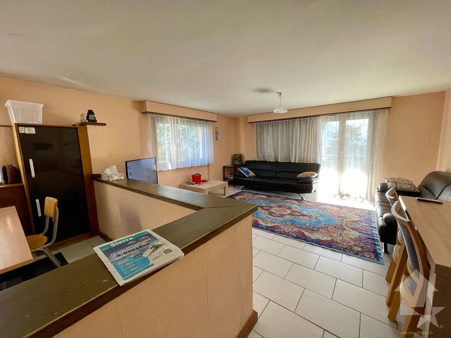 Sehr angenehme 4,5 Zimmer mit Balkon/Terrasse nach Süden und 2 Parkplätzen - Foto 4 von 13