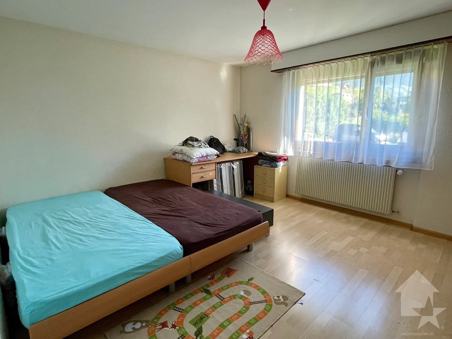 Sehr angenehme 4,5 Zimmer mit Balkon/Terrasse nach Süden und 2 Parkplätzen - Foto 5 von 13