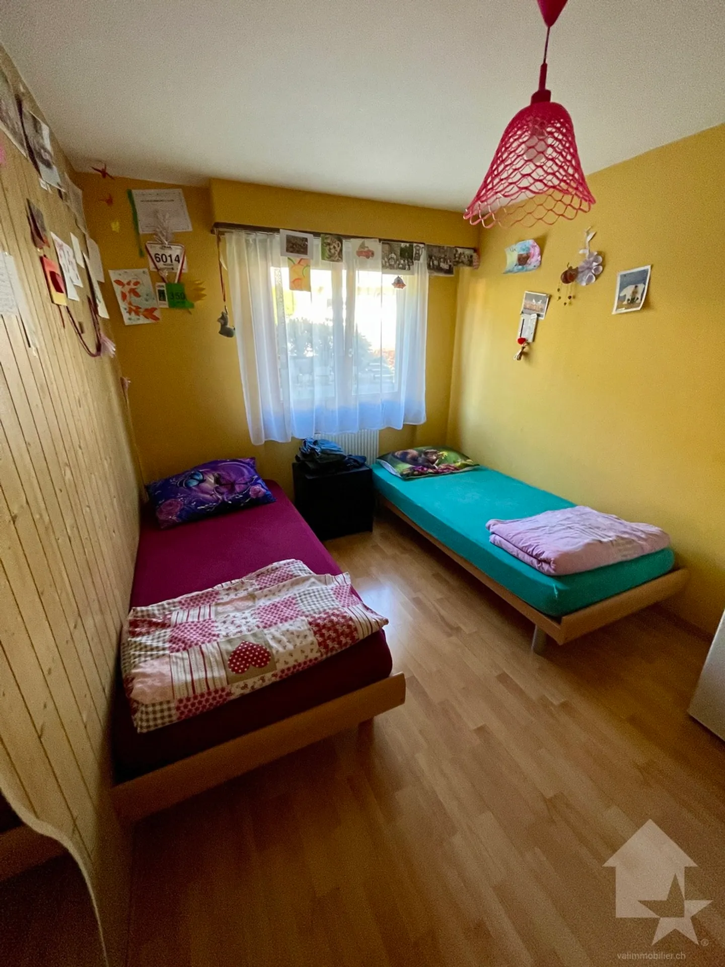 Sehr angenehme 4,5 Zimmer mit Balkon/Terrasse nach Süden und 2 Parkplätzen - Foto 6 von 13