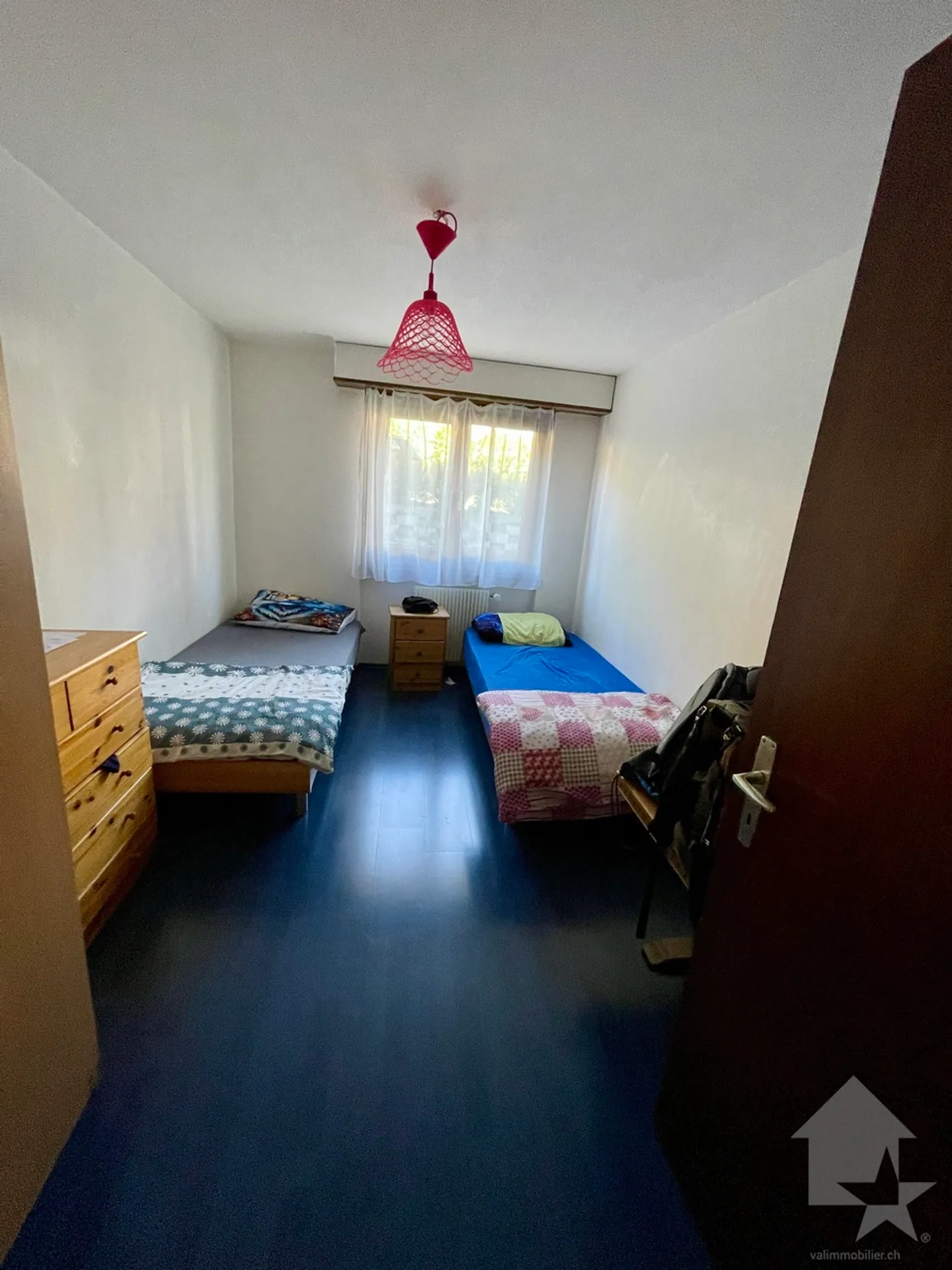 Sehr angenehme 4,5 Zimmer mit Balkon/Terrasse nach Süden und 2 Parkplätzen - Foto 7 von 13