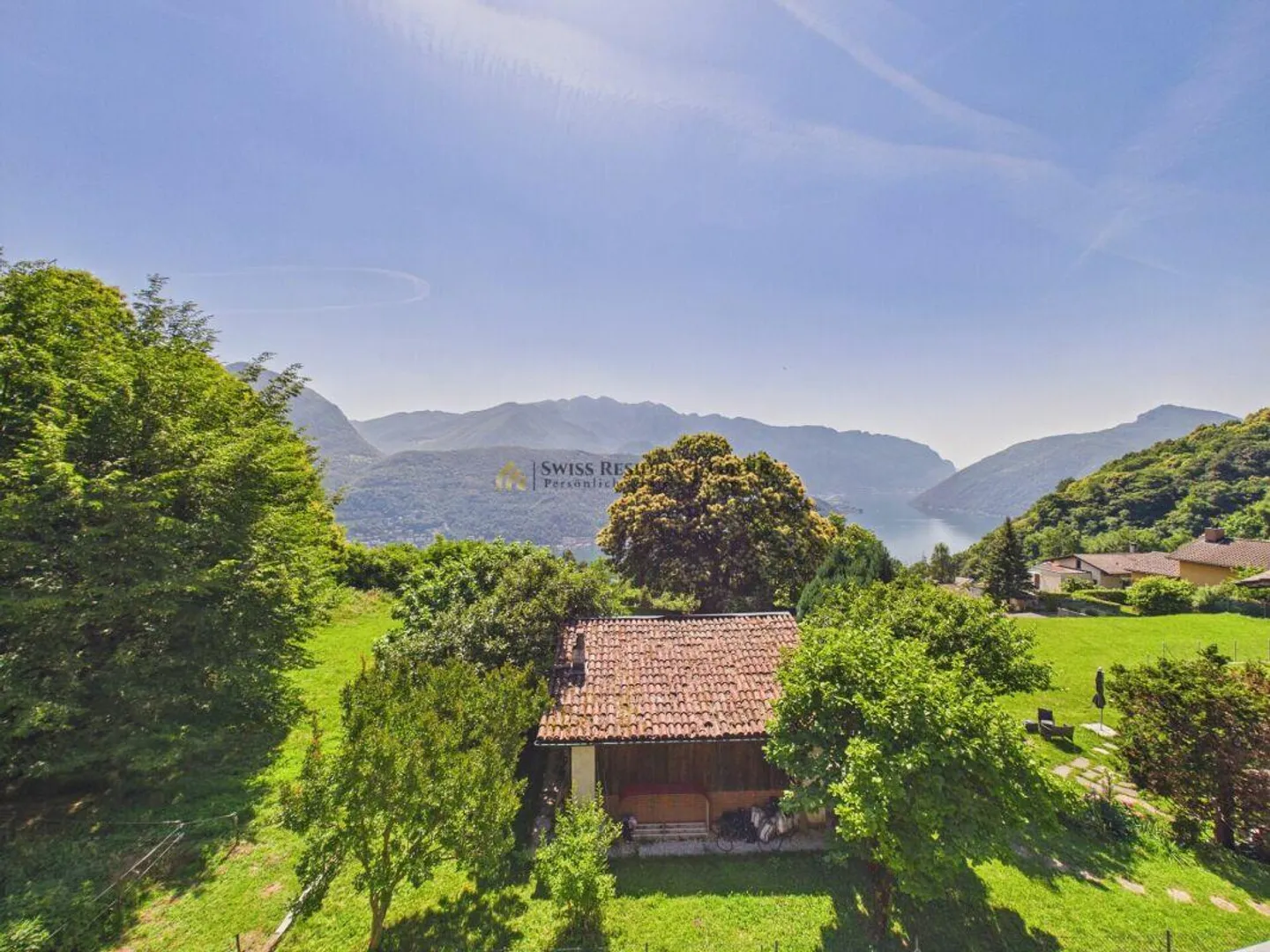 Elegant penthouse with stunning views of Lake Lugano - Photo 2 of 12