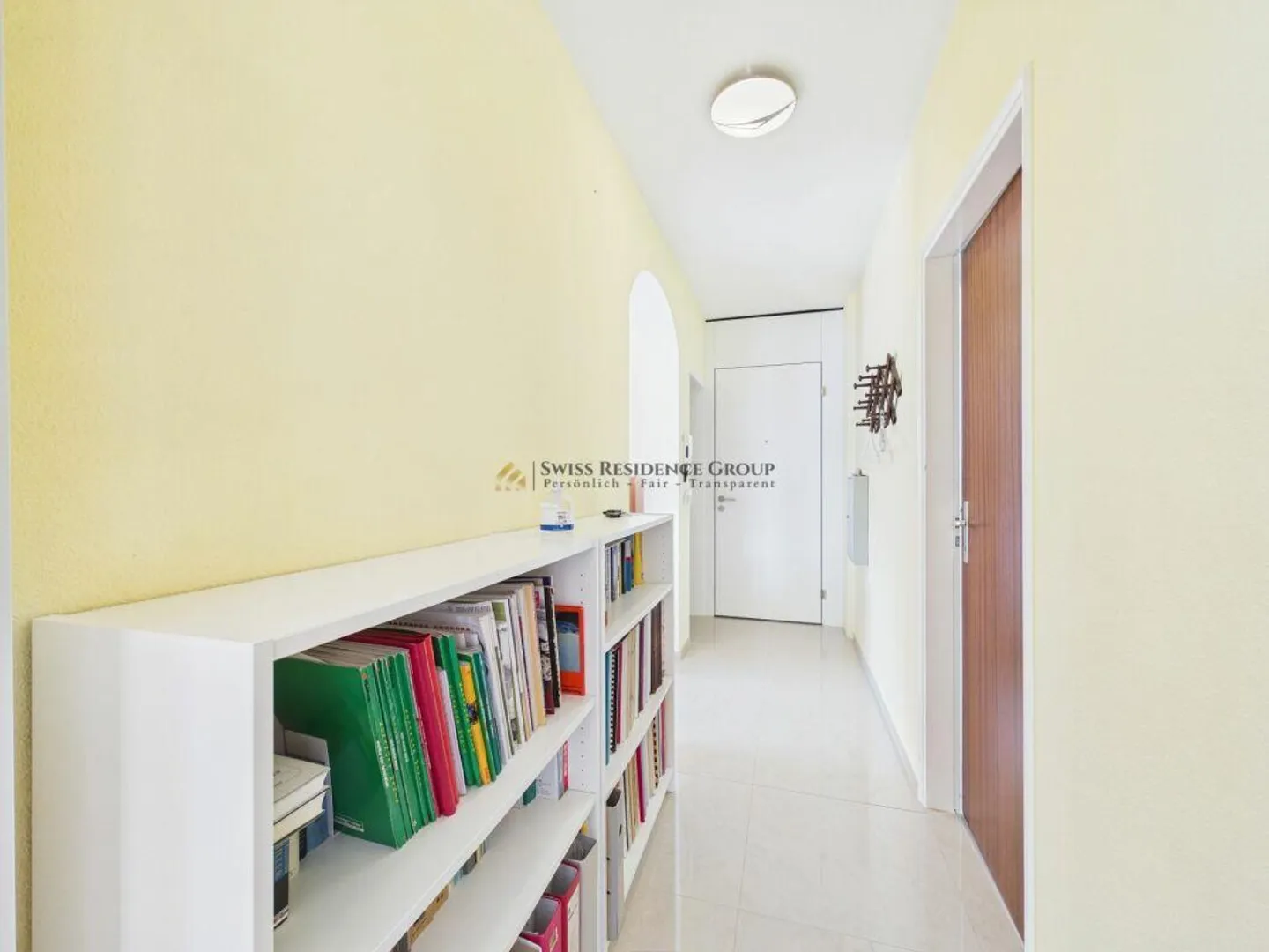 Elegant penthouse with stunning views of Lake Lugano - Photo 3 of 12