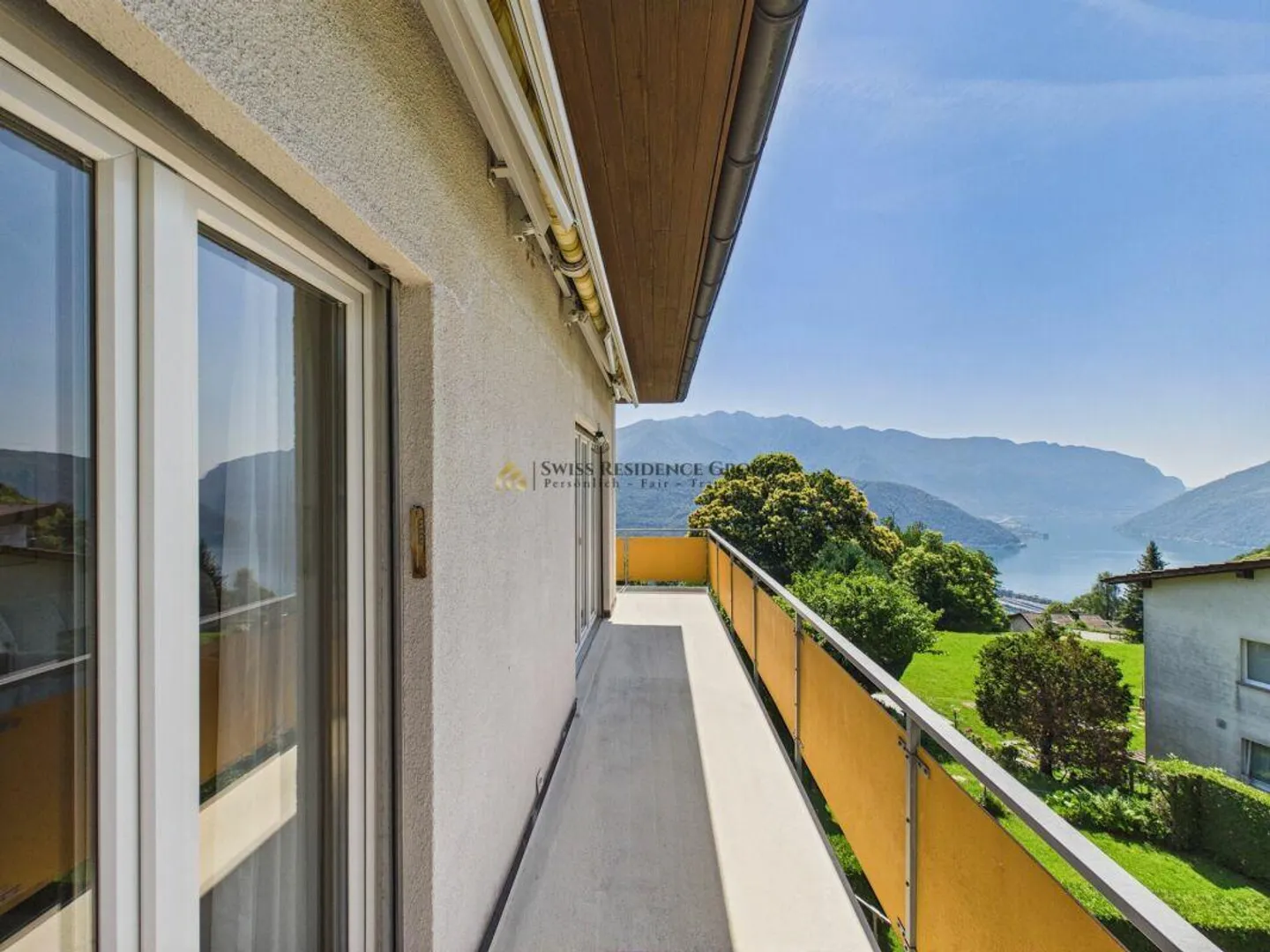 Elegant penthouse with stunning views of Lake Lugano - Photo 1 of 12