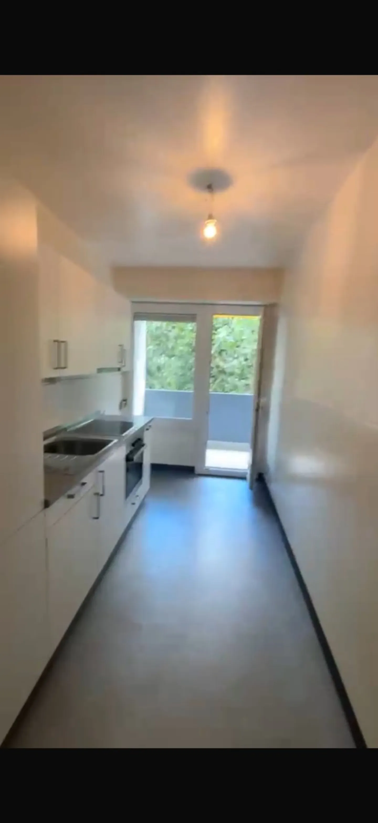 Spacious 6-Room Apartment - Photo 2 of 10