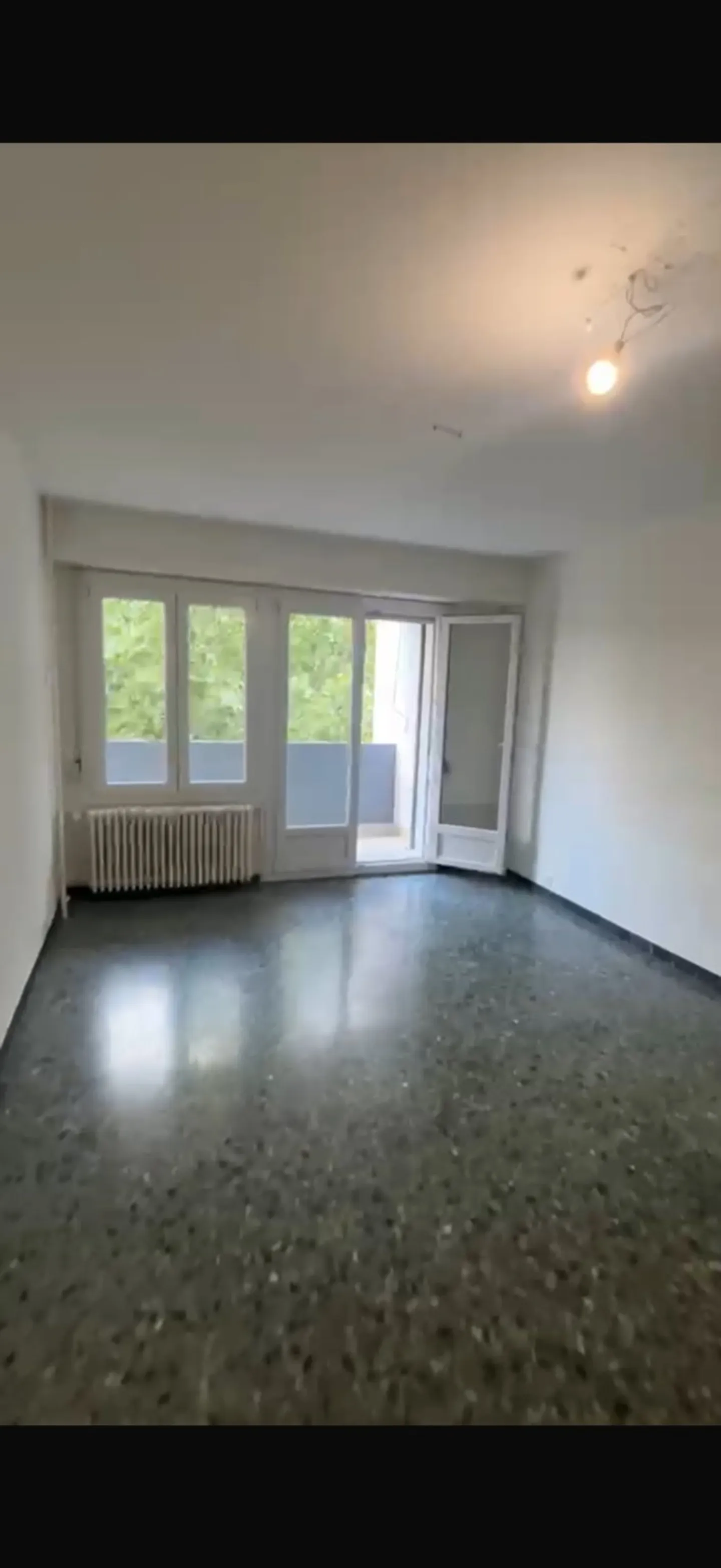 Spacious 6-Room Apartment - Photo 3 of 10