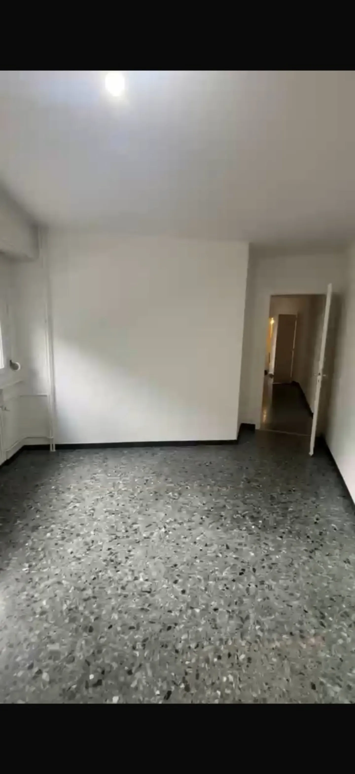Spacious 6-Room Apartment - Photo 6 of 10