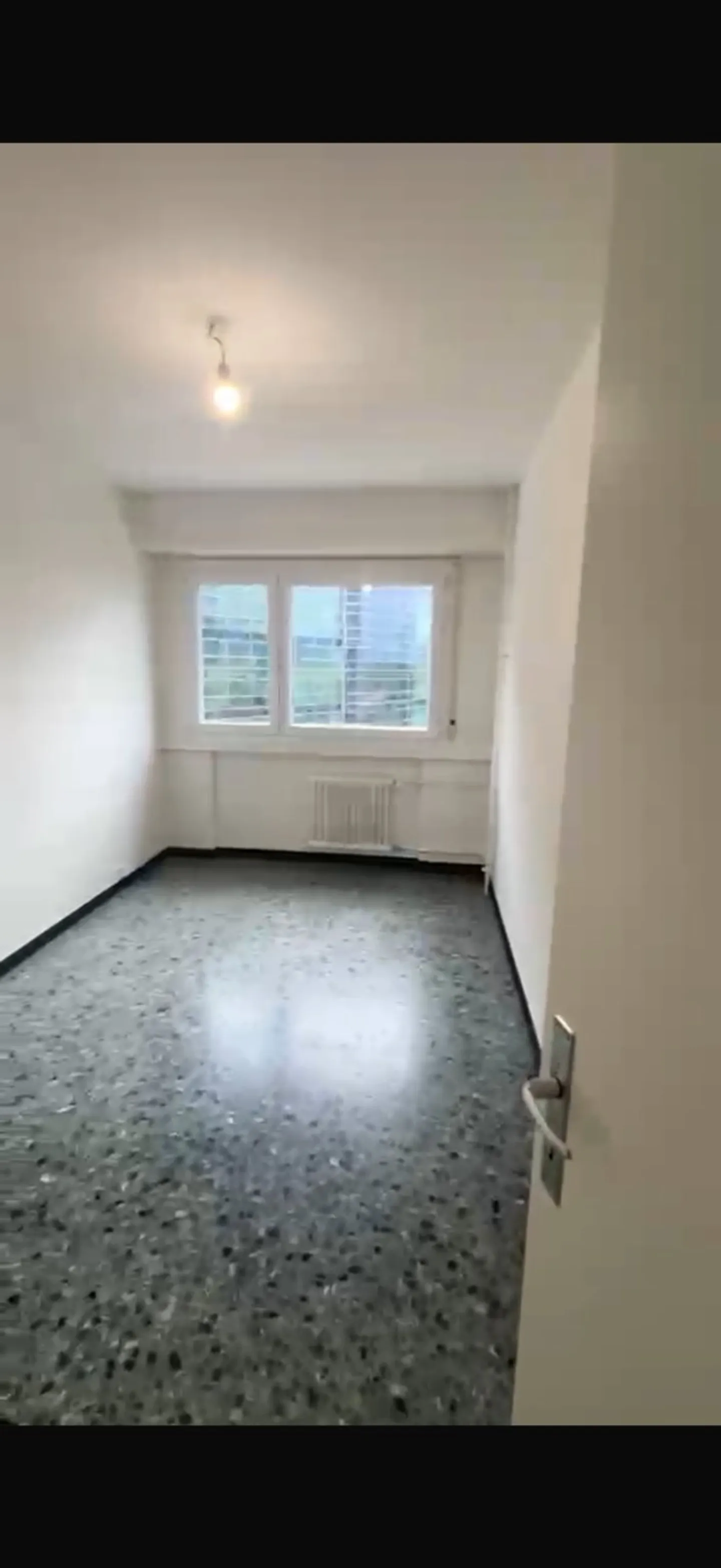 Spacious 6-Room Apartment - Photo 7 of 10