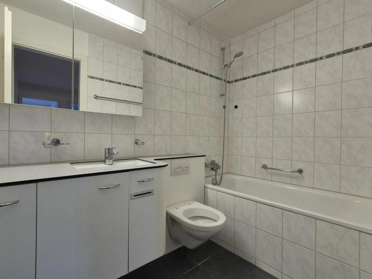 Appartement lumineux et abordable de 4,5 pièces avec balcon - Photo 7 sur 9