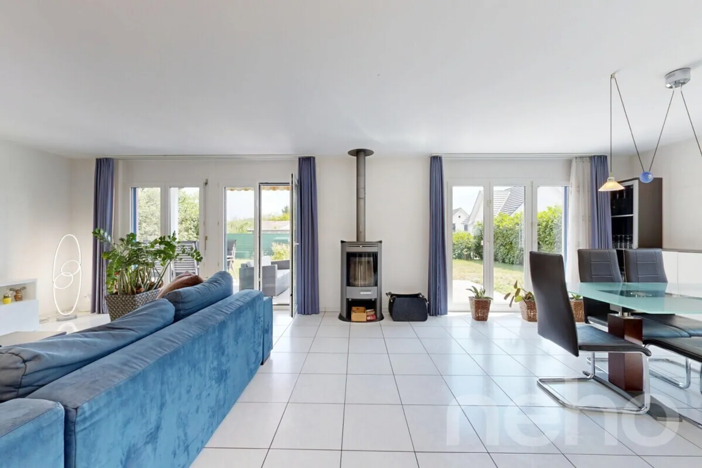 Casa spaziosa con giardino, garage e tanto spazio - Foto 4 di 12