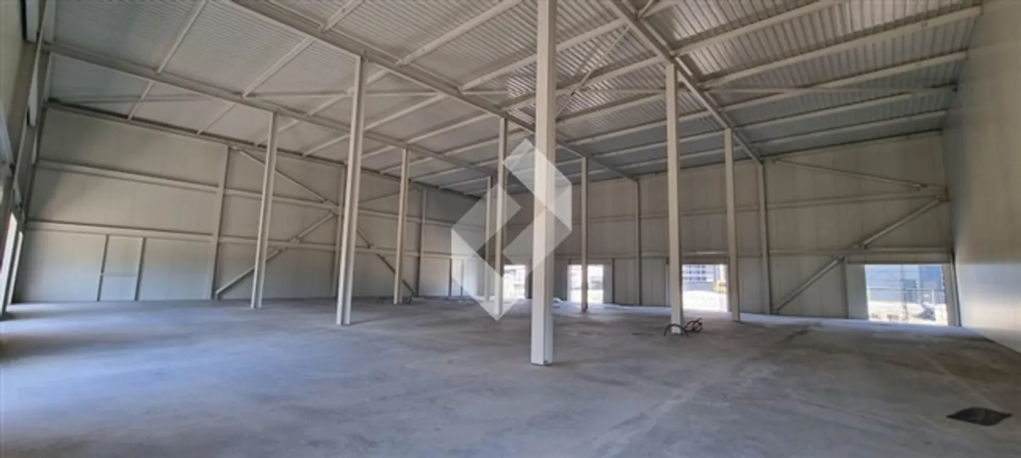 Nouvelle halle commerciale/industrielle disponible à un prix négociable - Photo 3 sur 10