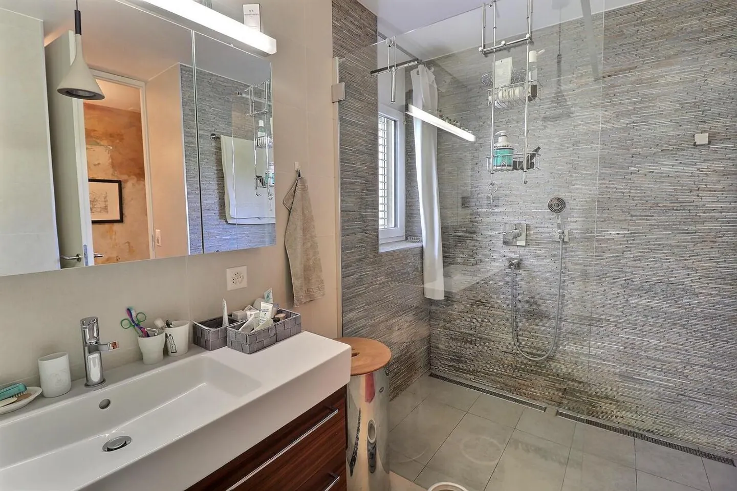Sehr schöne Wohnung in besetztem Leibrentenvertrag ohne Miete mit Schwimmbad und Seeblick - Foto 11 von 18