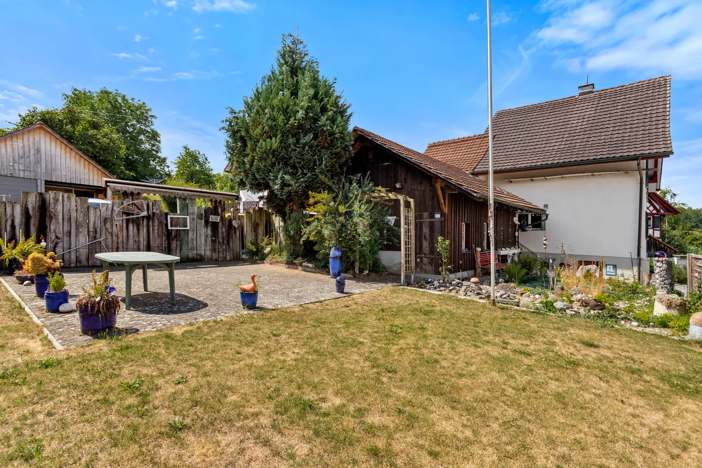 Charmantes freistehendes Haus mit Garten - Foto 7 von 8