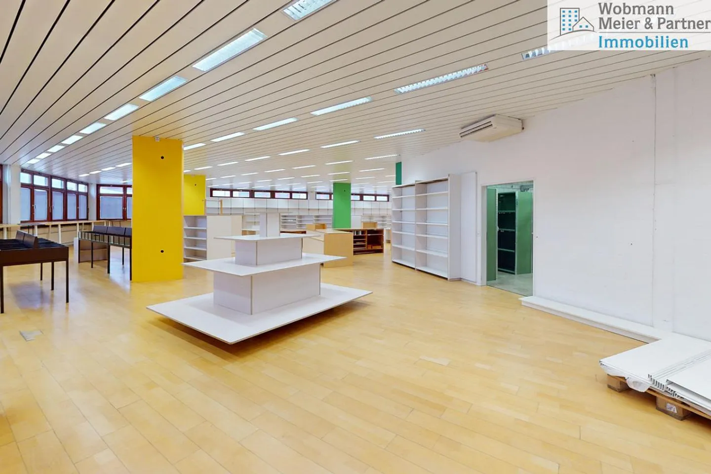 Espaces de vente, commerciaux et bureaux dans un emplacement central à Dübendorf - Photo 6 sur 14