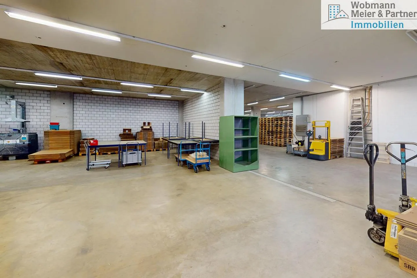 Espaces de vente, commerciaux et bureaux dans un emplacement central à Dübendorf - Photo 7 sur 14