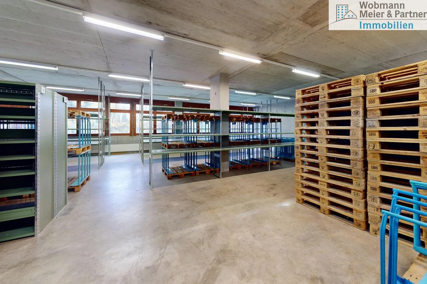 Espaces de vente, commerciaux et bureaux dans un emplacement central à Dübendorf - Photo 8 sur 14