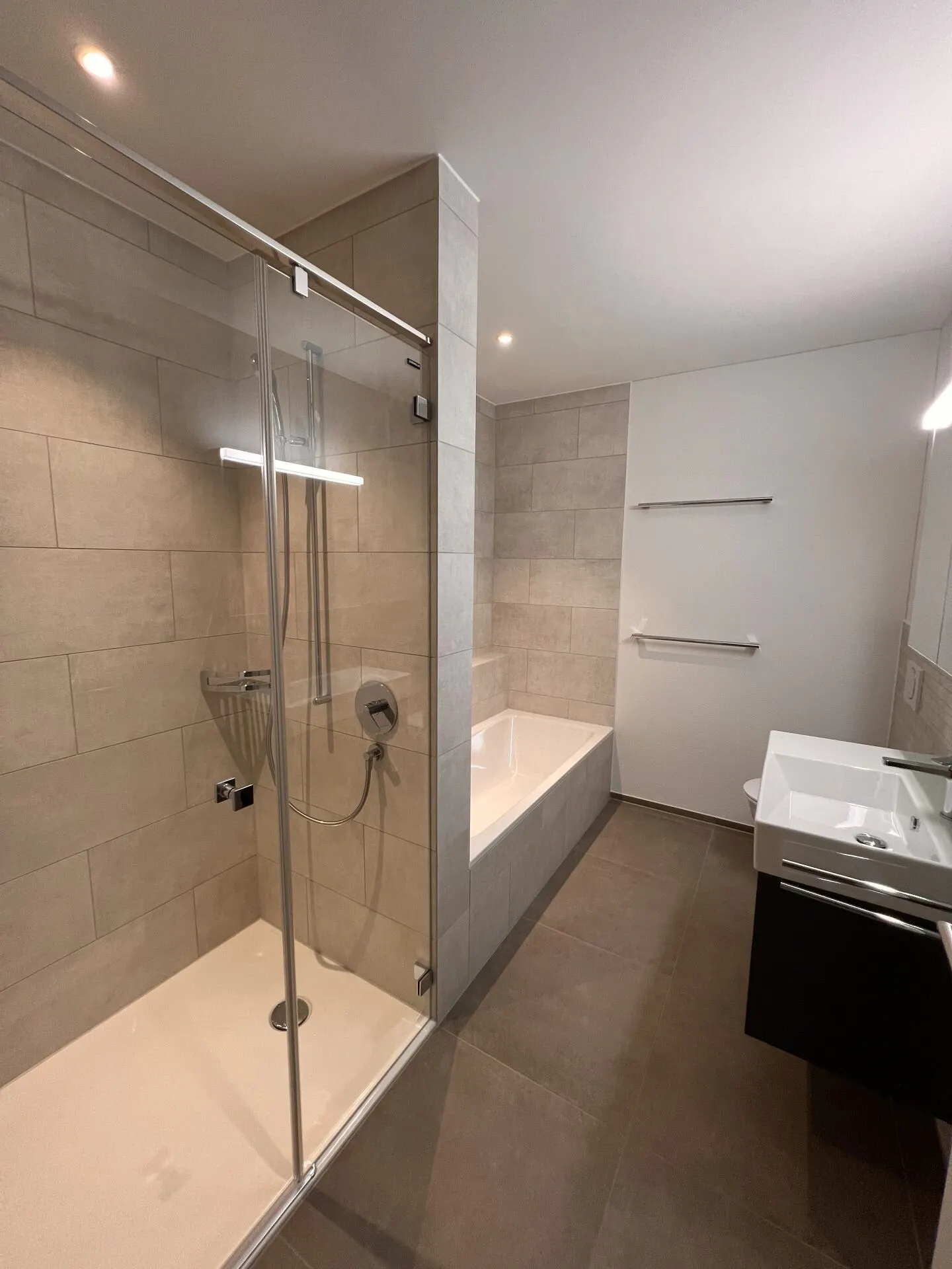 Appartamento moderno di 2,5 stanze in un quartiere tranquillo - Foto 7 di 10