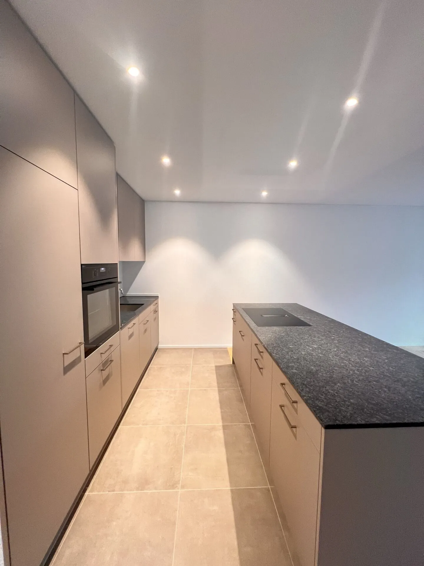 Appartamento moderno di 2,5 stanze in un quartiere tranquillo - Foto 2 di 10