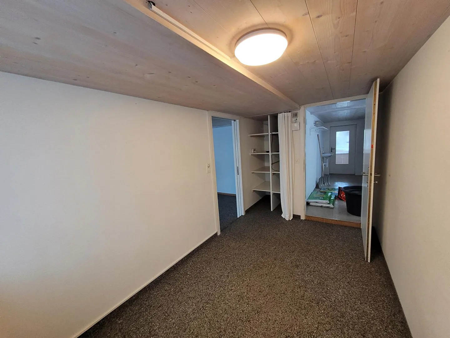 Spacious 6-room office or production spaces in a central location - Photo 3 of 24