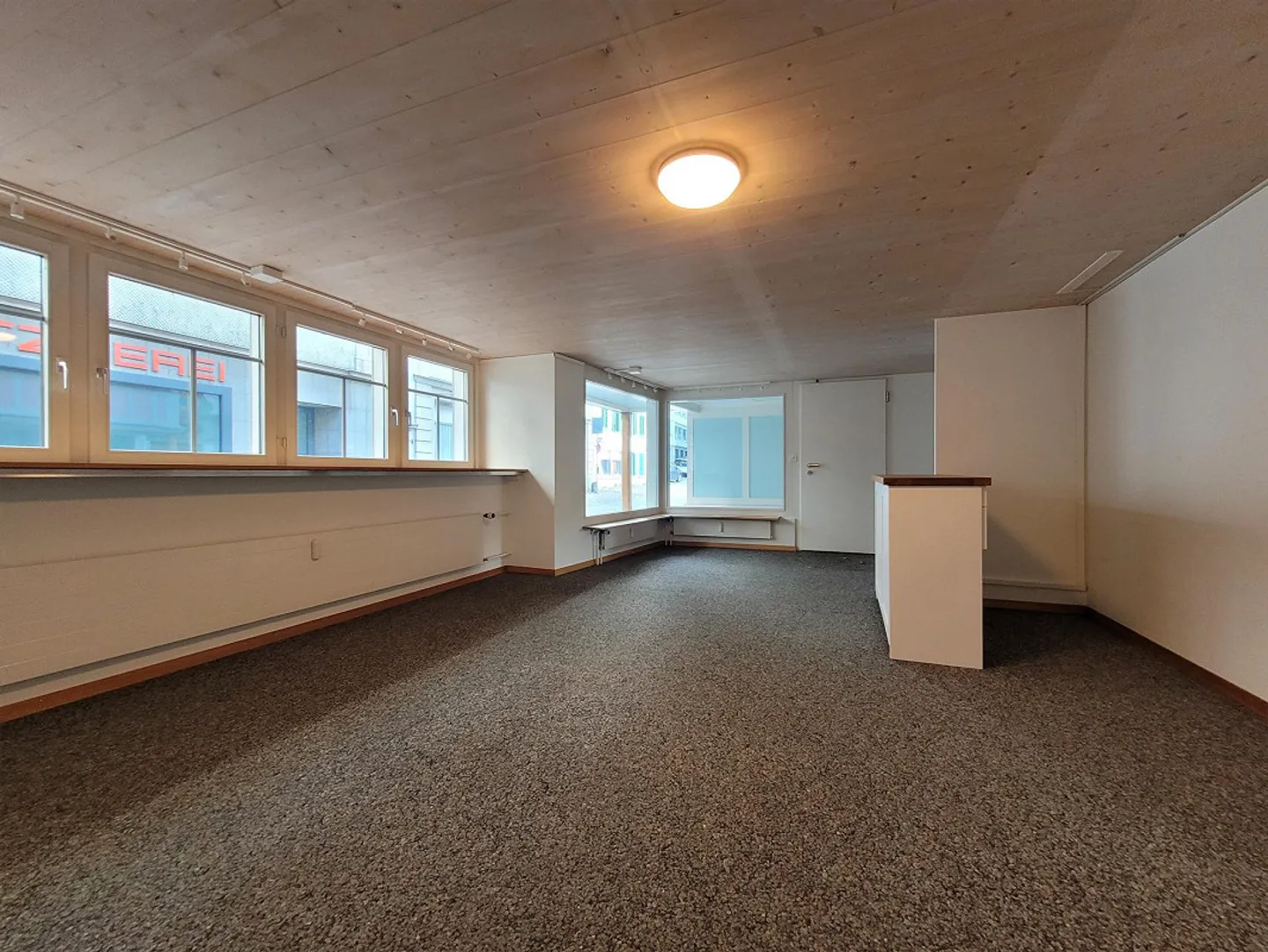Spacious 6-room office or production spaces in a central location - Photo 4 of 24