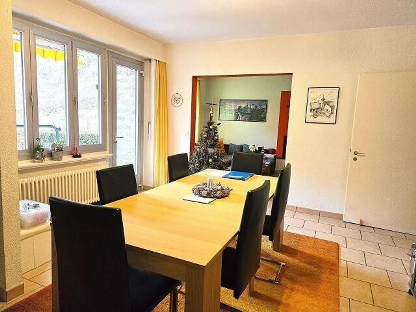 Belle maison de 5,5 pièces avec grand terrain et garage, belle vue... - Photo 4 sur 13