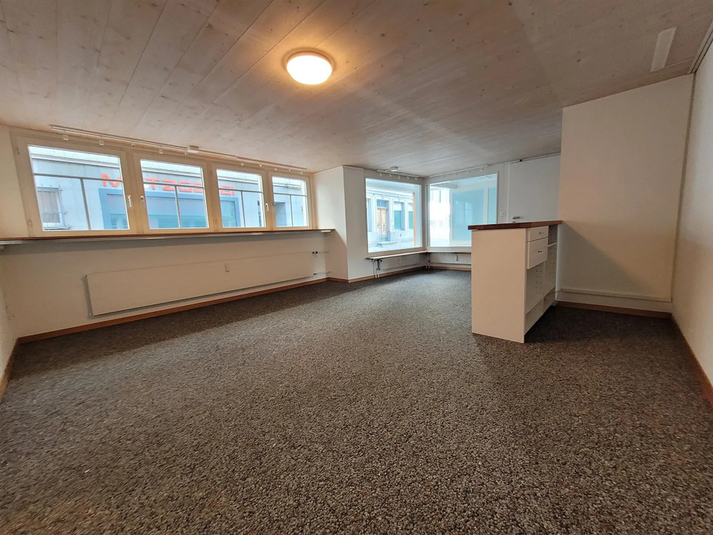 Spacious 6-room office or production spaces in a central location - Photo 5 of 24