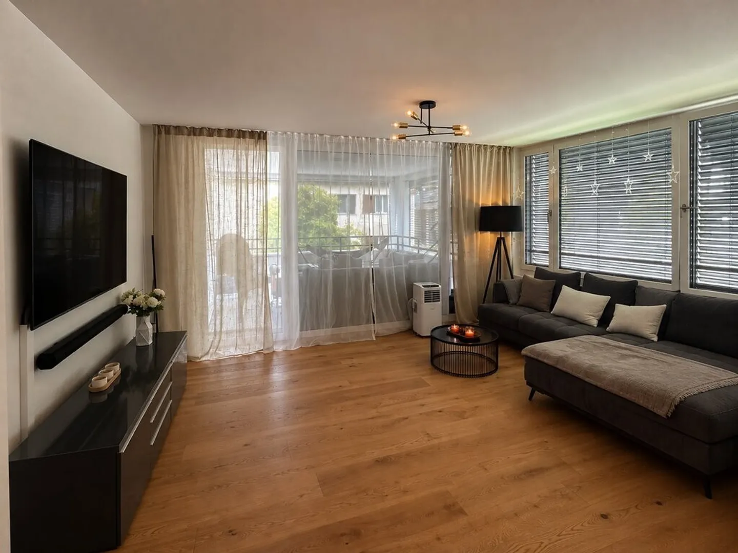 Appartement moderne de 4,5 pièces près de la gare de Cazis - Photo 3 sur 11