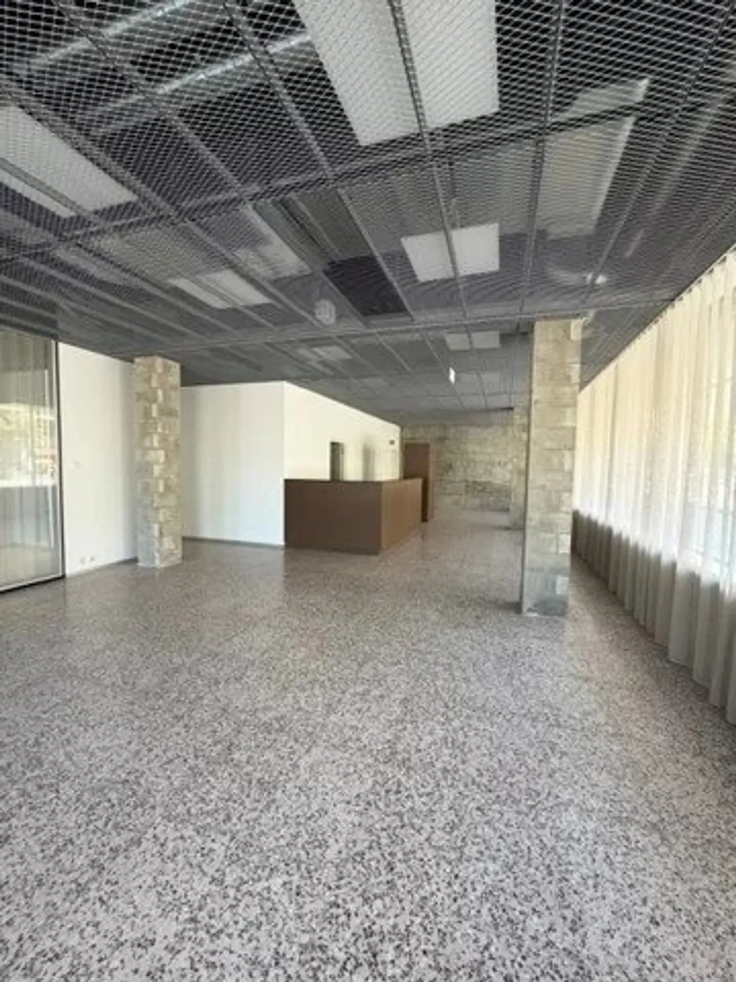 First-Class Commercial Space in Acacias - Photo 2 of 12