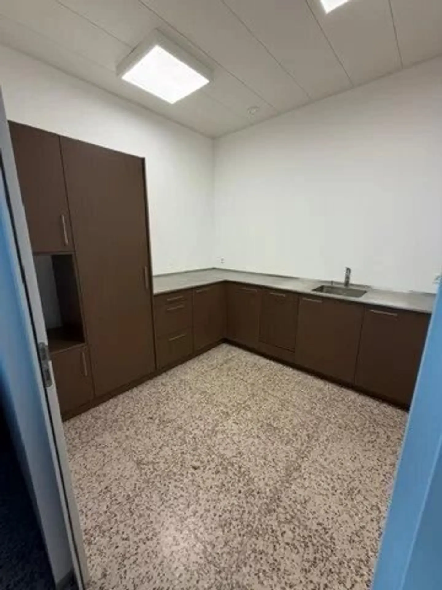 First-Class Commercial Space in Acacias - Photo 4 of 12