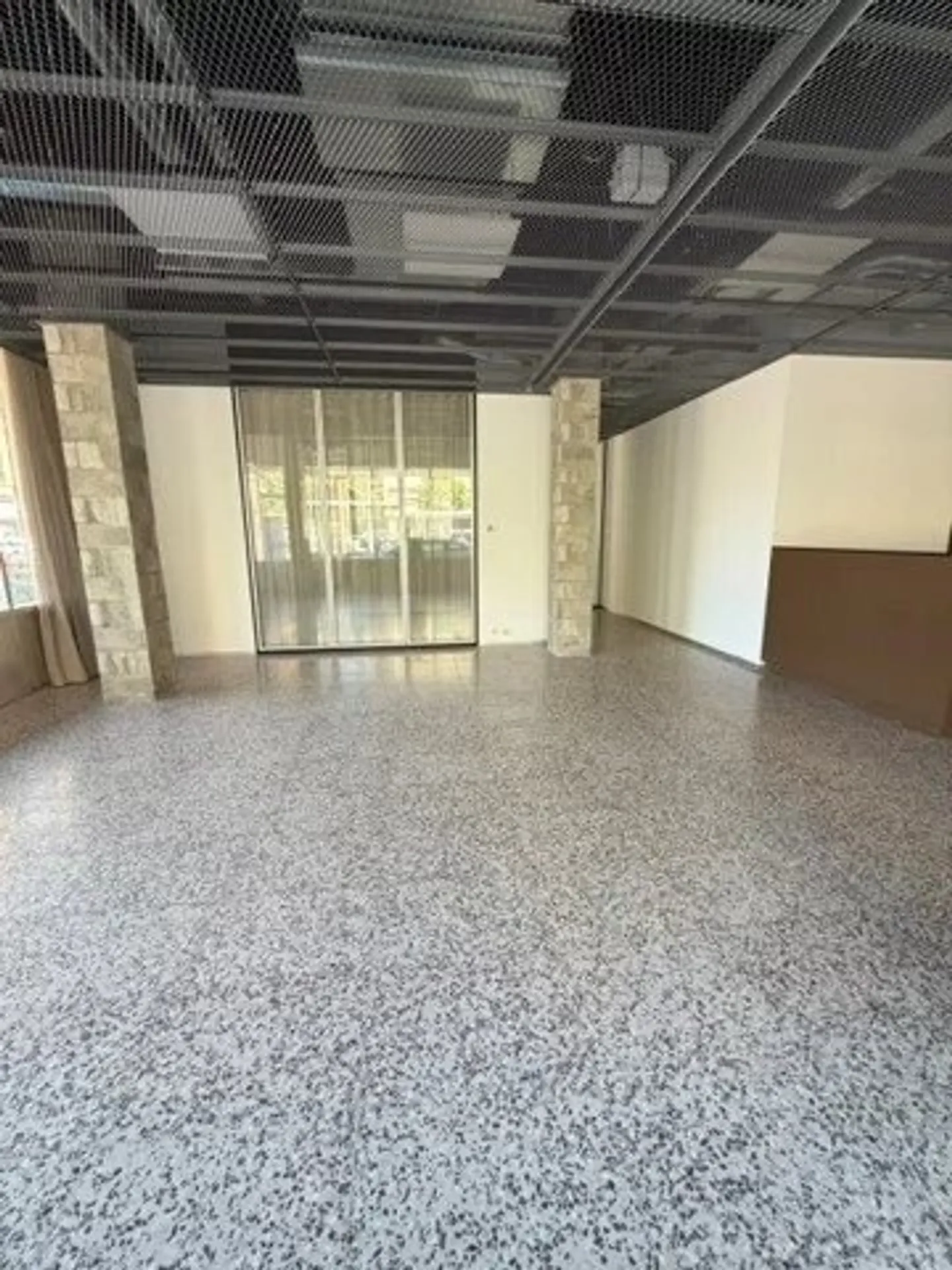 First-Class Commercial Space in Acacias - Photo 5 of 12