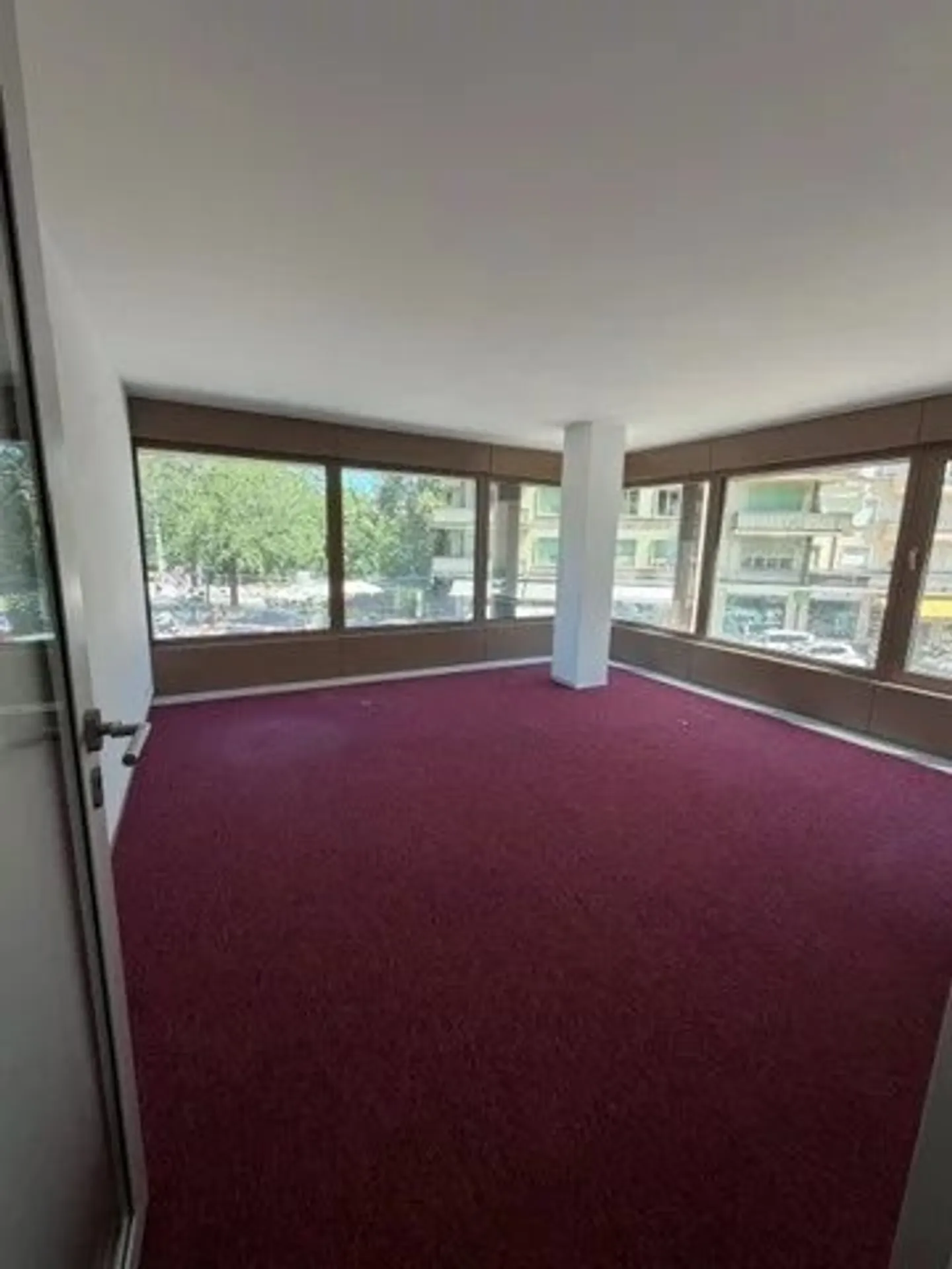 First-Class Commercial Space in Acacias - Photo 11 of 12