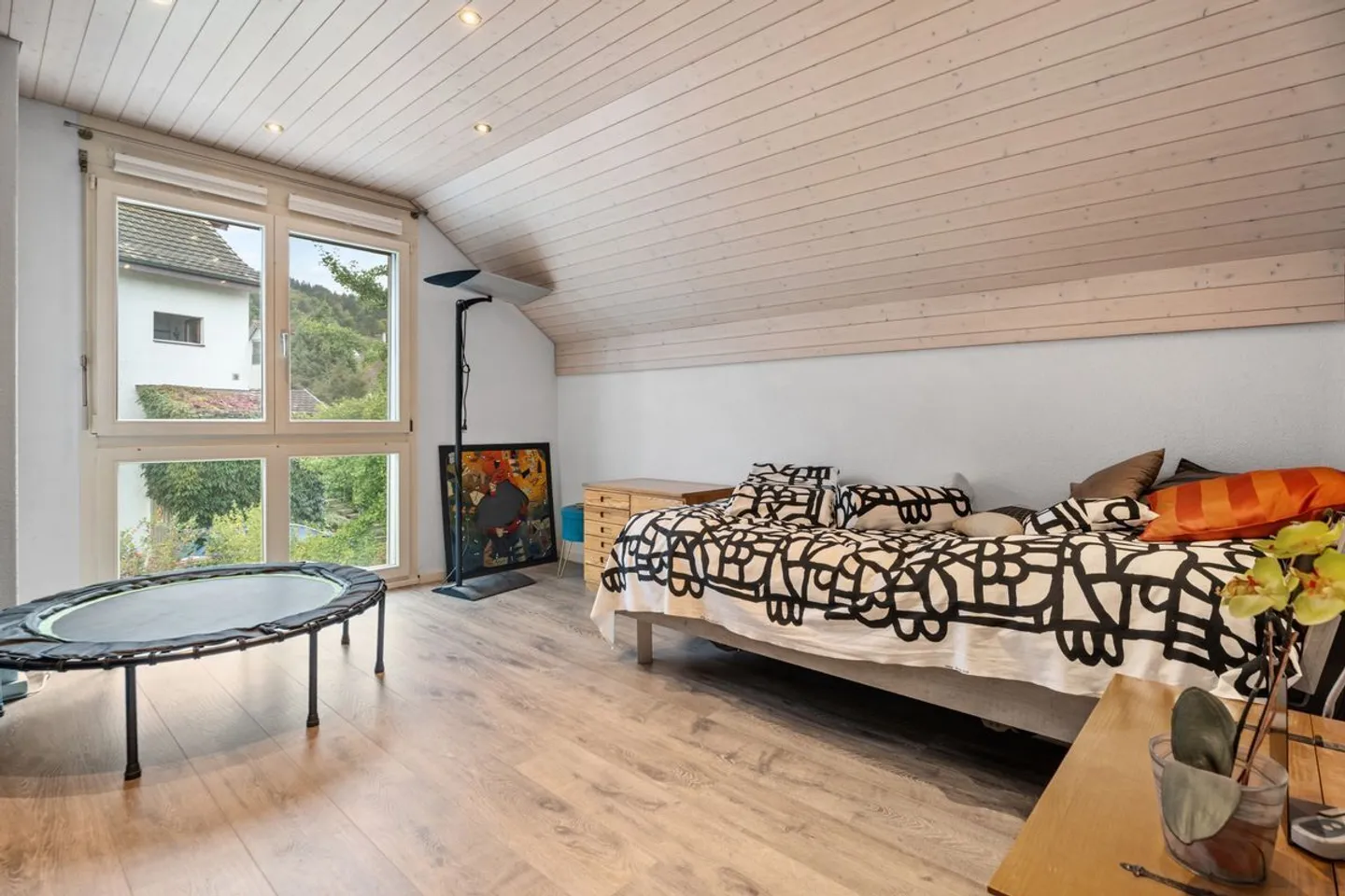 Sehr schöne und moderne 5.5 Zimmer Doppelhaushälfte mit 147m2 Nettowohnfläche - Foto 5 von 13