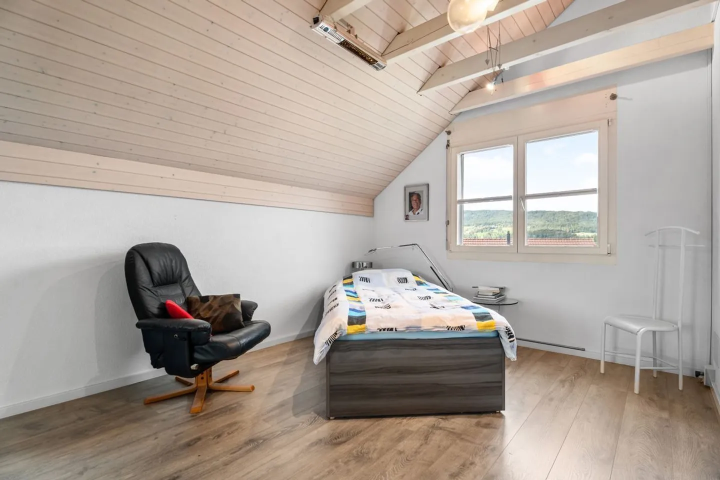 Sehr schöne und moderne 5.5 Zimmer Doppelhaushälfte mit 147m2 Nettowohnfläche - Foto 6 von 13