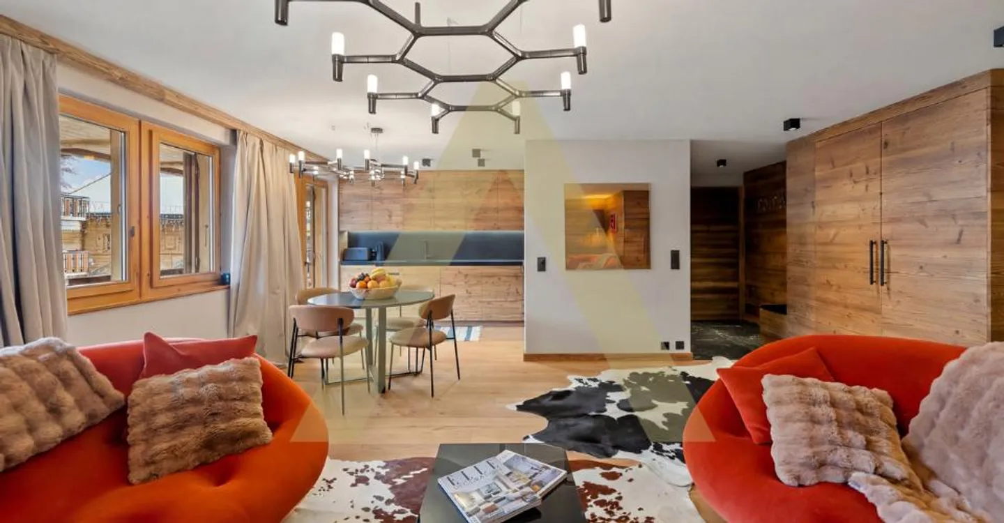 Charming renovated apartment with elegance - Photo 2 of 12