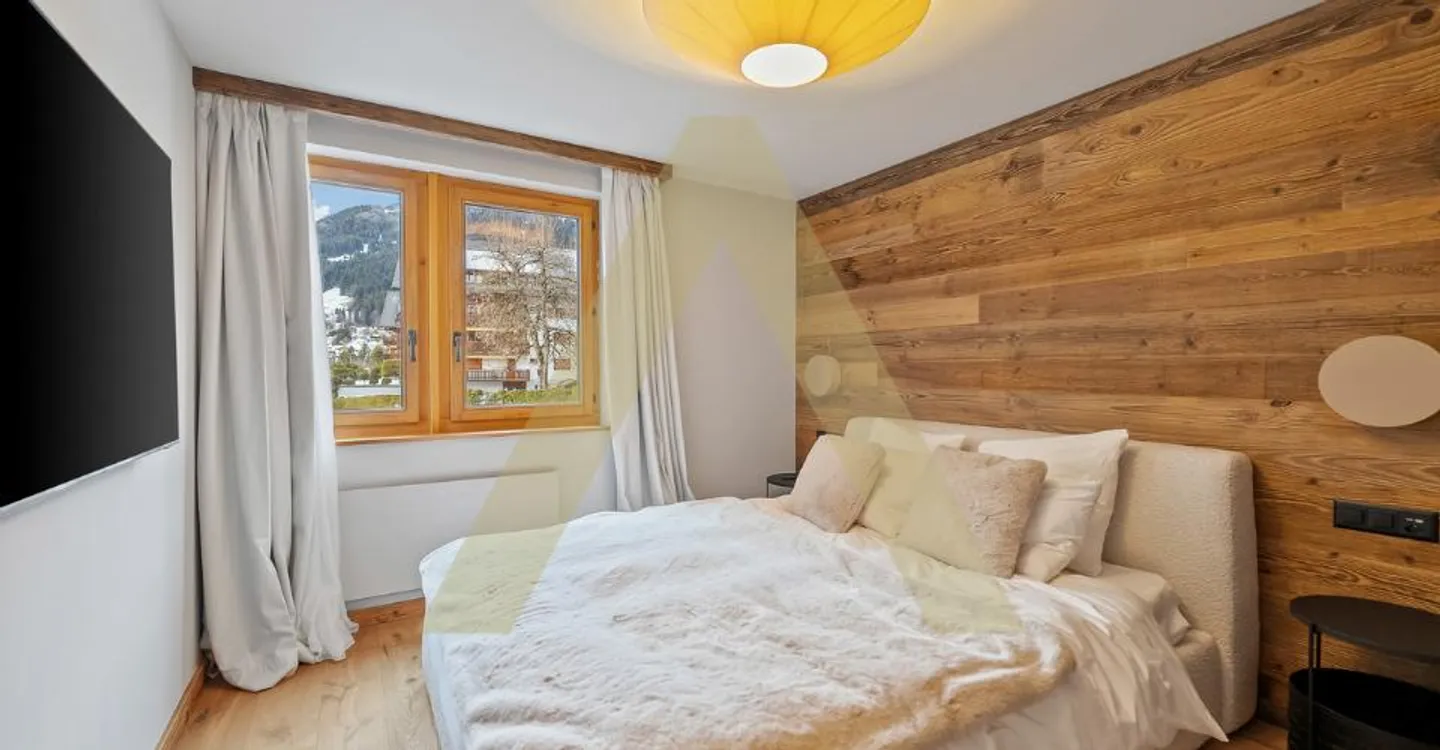 Charming renovated apartment with elegance - Photo 3 of 12