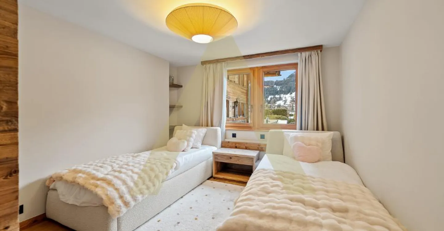 Charming renovated apartment with elegance - Photo 5 of 12
