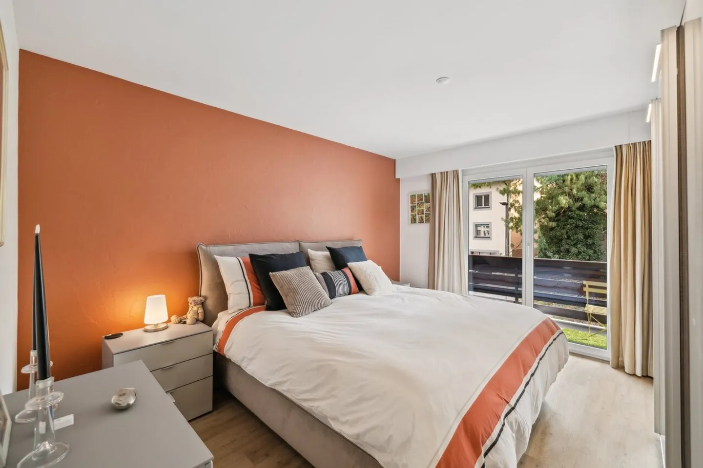 Renoviertes Dorfhaus mit Garagen und Lagerräumen von über 100m2 - Foto 4 von 13