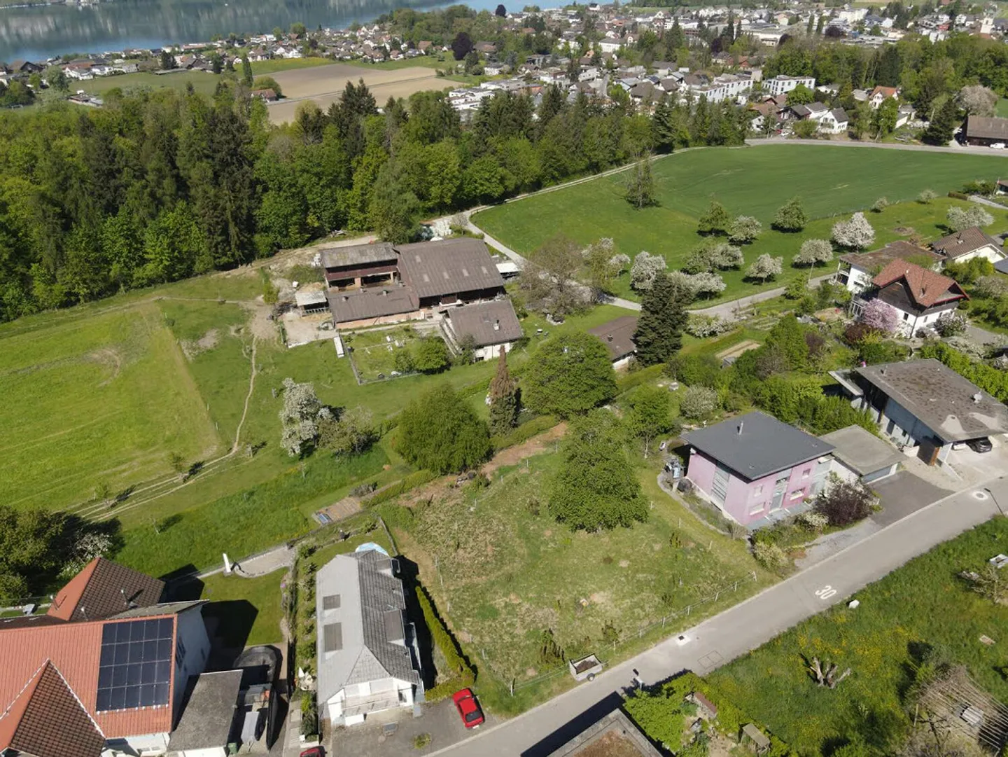 Parcelles de construction attrayantes dans un quartier résidentiel calme de Fahrwangen - Photo 1 sur 5