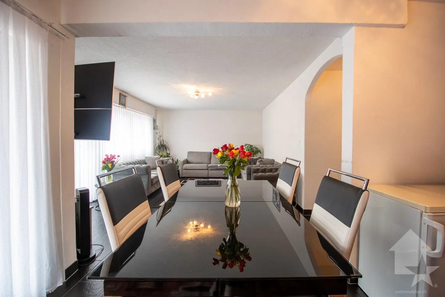 Large 4.5-room apartment in Martigny - Photo 4 of 10