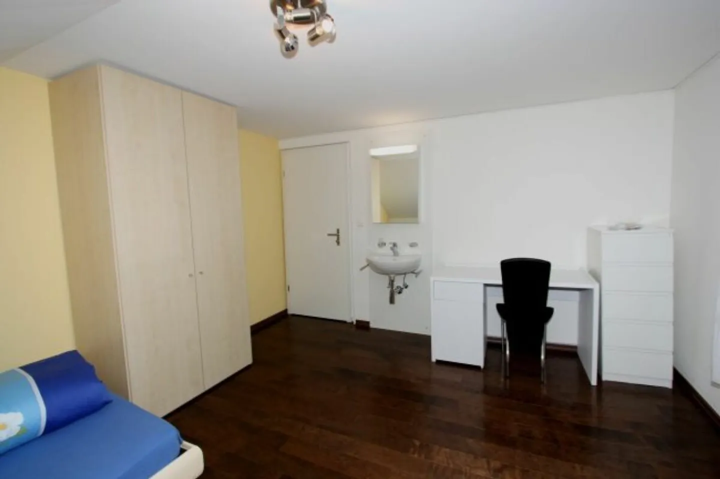 Furnished single or double room directly at Rupperswil train station - Photo 2 of 6