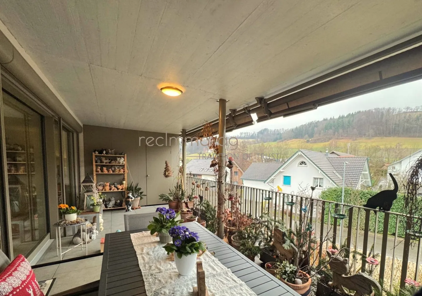 Modern 2.5-Room Apartment with Large Terrace - Minergie - Photo 3 of 4