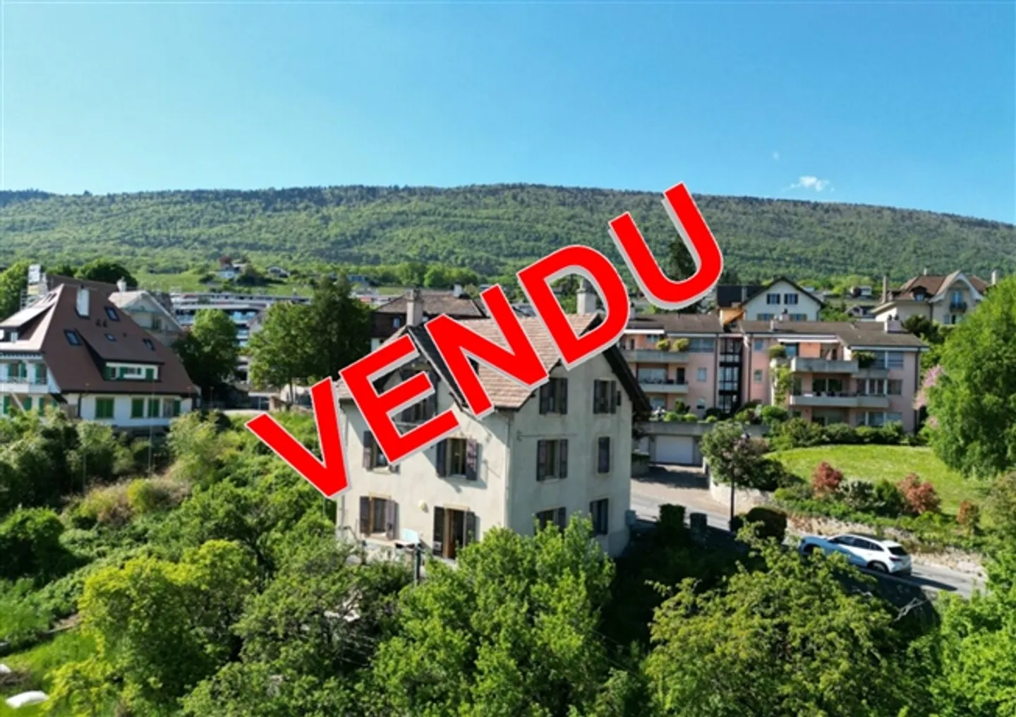 St-Blaise, Costruzione di 3 appartamenti da ristrutturare, posti auto - Foto 1 di 4