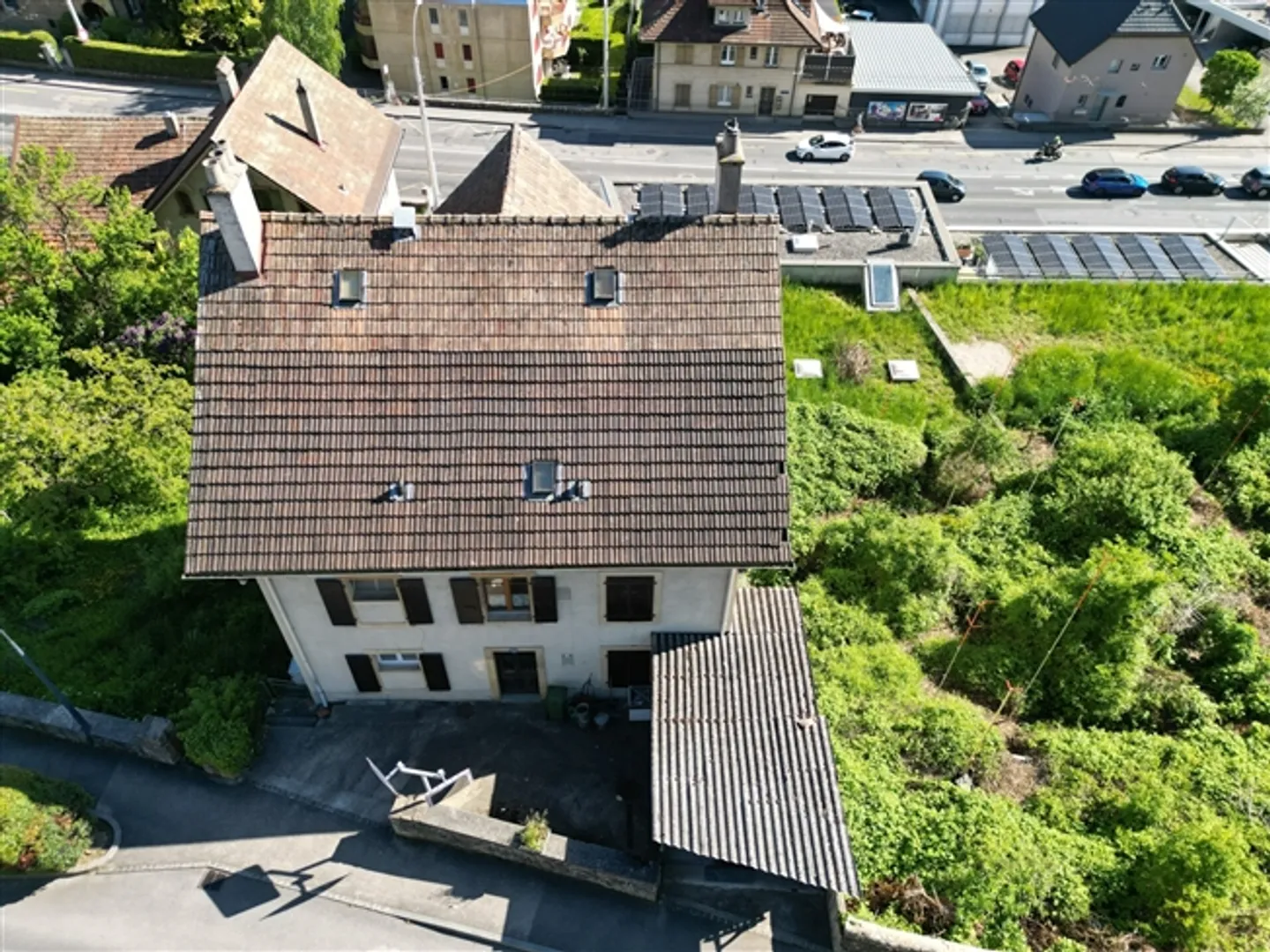 St-Blaise, Costruzione di 3 appartamenti da ristrutturare, posti auto - Foto 3 di 4