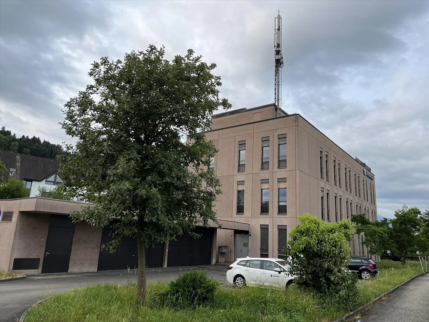 Geräumige Gewerbefläche zu Vermieten - Foto 3 von 3