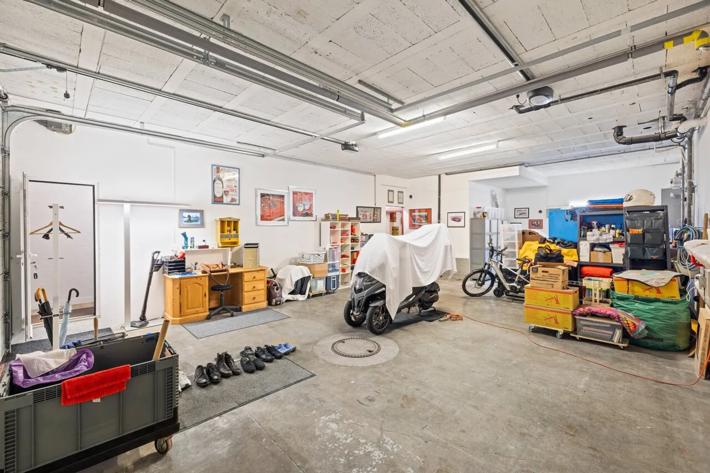 Renoviertes Dorfhaus mit Garagen und Lagerräumen von über 100m2 - Foto 12 von 13